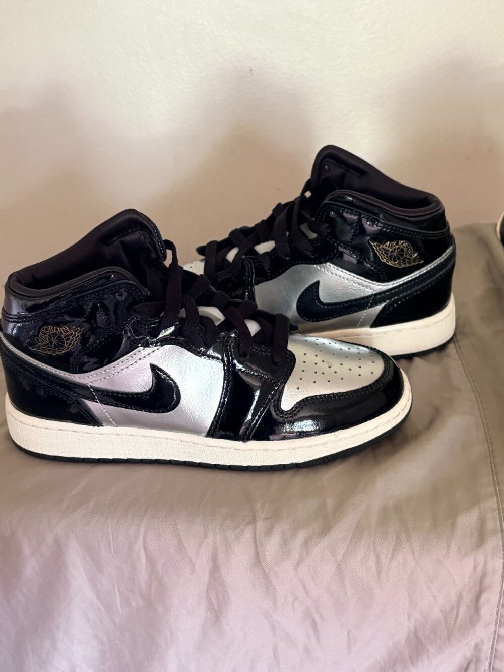 JORDAN 1 MID